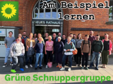 Gruppenbild der Besuchergruppe im Schulausschuss