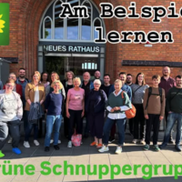 Gruppenbild der Besuchergruppe im Schulausschuss